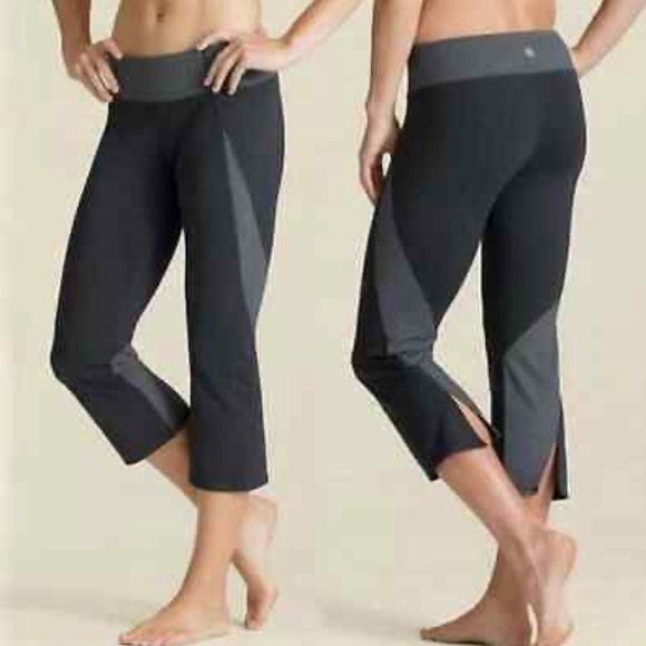 Athleta Pants - NWT Athleta Ananda Split Crop Yoga Leggings sz XSP